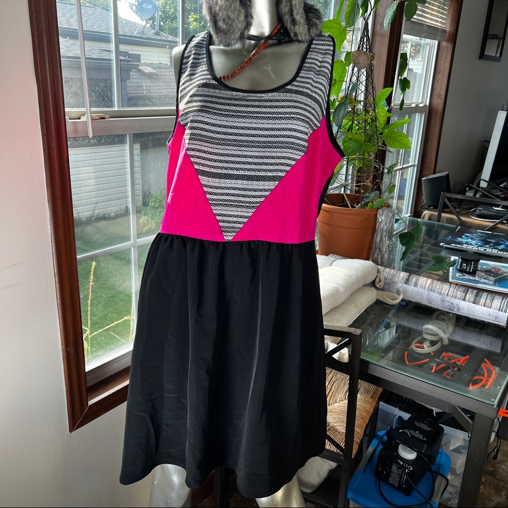 Attention Color Block Recycled Material Sleeveless Dress Black Pink Size 12